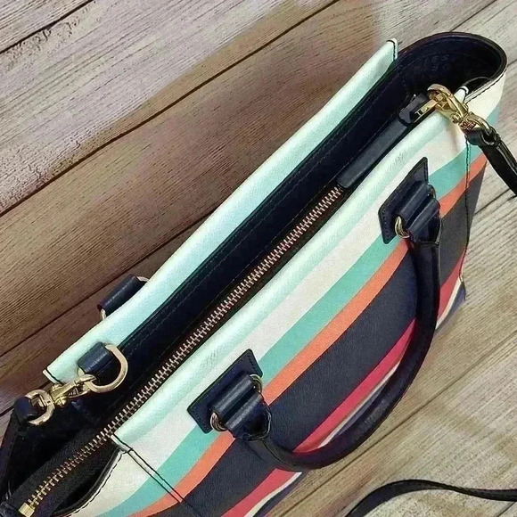 Stripe Purse with detachable Strap - Picture 4 of 12